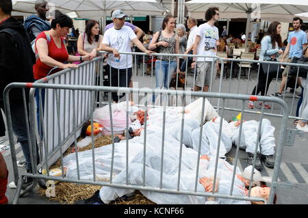 Lione, Francia l269 animali attivisti dei diritti di protestare contro le violenze fatte agli animali e a chiedere per i macelli per la chiusura di Lione, stock photo l269 un Foto Stock