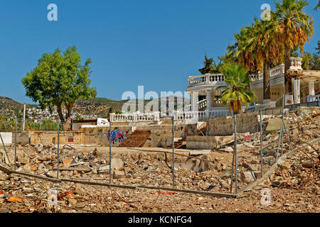 Il famousTurkish Night Club, Halikarnas, a Bodrum essere demolito. Foto Stock