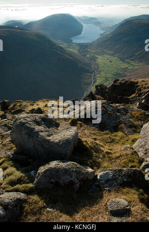 Wasdale, Wastwater, Illgill Head e Yewbarrow dalla vetta del Great Gable, Lake District National Park, Regno Unito Foto Stock