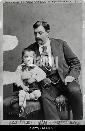 Carte de visite di Oscar Chopin (marito di Kate Chopin) e figlio Jean in New Orleans (da negativo in bianco e nero), 1874 Foto Stock