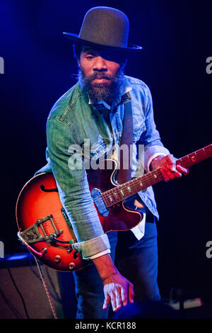 Milano, Italia. 06 ott 2017. Il cantante-cantautore Cody Chesnutt esibirsi dal vivo sul palco a Biko Club durante il 'un concerto e conversazione con.Cody Chesnutt Tour' Credito: Rodolfo Sassano/Alamy Live News Foto Stock