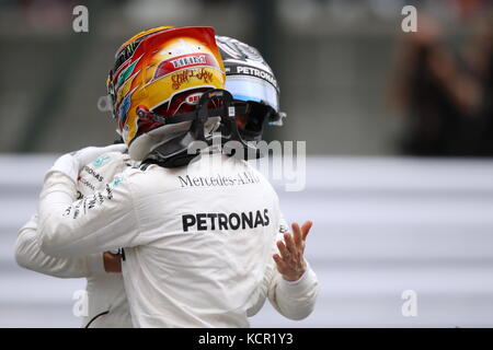 Suzuka, Giappone. 7 ottobre 2017. (L-R) Lewis Hamilton, Valtteri Bottas 7 OTTOBRE 2017 - F1 : Gran Premio di Formula 1 giapponese sul circuito di Suzuka a Suzuka, Giappone. Crediti: Sho Tamura/AFLO SPORT/Alamy Live News Foto Stock