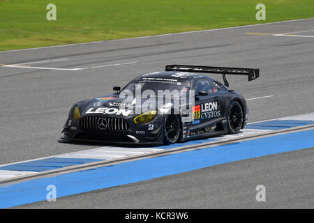 Buriram, Thailandia. 7 ott 2017. haruki kurosawa e naoya gamou con Mercedes AMG GT3 auto sul display autobacs super gt 2017 qualificatore di serie prima del round 7 il 7 ottobre 2017 a Chang internazionale circuito racing, buriram thailandia. Credito: chatchai somwat/alamy live news Foto Stock