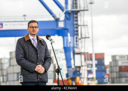 Gdansk, Polonia. 07 ott 2017. Il vice primo ministro, ministro dello sviluppo economico e delle finanze mateusz morawiecki è visto in Gdansk, Polonia il 7 ottobre 2017 pm visite morawiecki deepwater container terminal a Danzica in occasione del decimo anniversario della dct terminale. Credito: Michal fludra/alamy live news Foto Stock