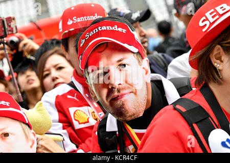 Suzuka, Giappone. 2 ottobre 2017. 02.10.2017, Suzuka International Racing Course, Suzuka, 2017 FORMULA 1 JAPANESE GRAND PRIX , 06. - 08.10.2017, im Bild fan von Sebastian Vettel (GER#5), Scuderia Ferrari foto: Cronos/Hasan Bratic credito: Cronos/Alamy Live News Foto Stock