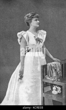 Una fotografia di Gertrude Atherton, una scrittrice e socialite americana, che cattura la sua personalità e il suo carattere. Questa fotografia fa parte della collezione di ritratti storici dell'inizio del XX secolo. Foto Stock