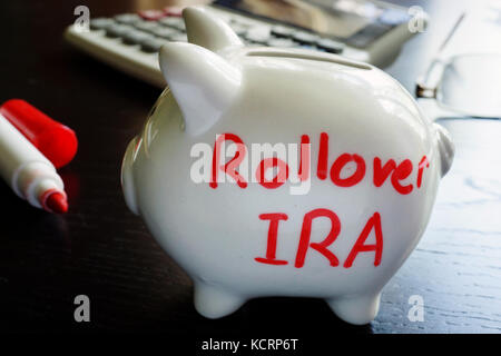 Rollover ira scritto su un salvadanaio. Foto Stock