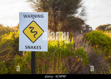 Avvertenza i serpenti sign in Victoria, Australia Foto Stock