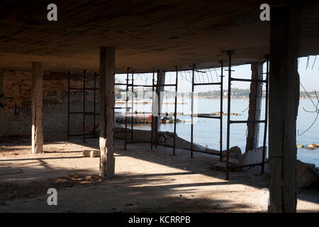 Abbandonato e distrutto località balneare voula Atene Attica Grecia Foto Stock