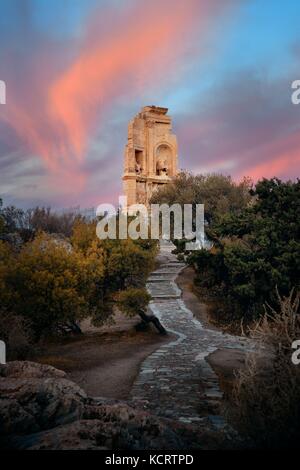 Monumento philopappos all'alba con il cloud, Atene, Grecia Foto Stock