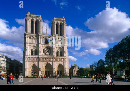 Facciata ovest della Cattedrale di Notre Dame, Parigi, Francia Foto Stock
