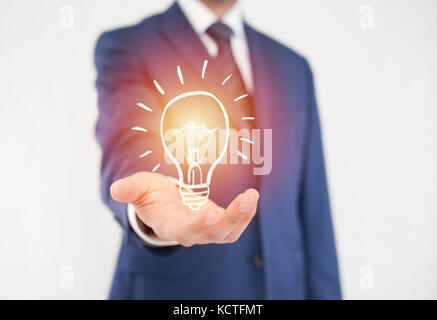Imprenditore con idea lampadina della luce Foto Stock