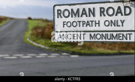 Cartello per un antica strada romana Seacliffe Hotel Moro. Foto Stock