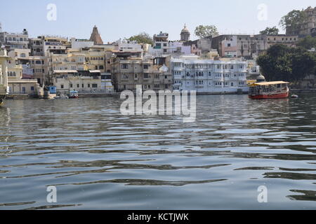 Vista stupefacente di Udaipur e il lago Pichola, Rajasthan, India Foto Stock