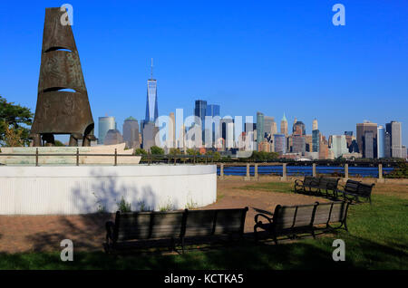 Monumento a Columbus al Liberty state Park di Jersey City con vista dello skyline di Lower Manhattan sullo sfondo. New Jersey.USA Foto Stock