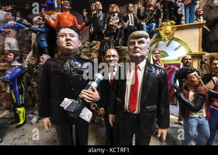 L'artista napoletano Marco Ferrigno ha fatto figurine dei leader mondiali al suo negozio in via San Gregorio Armeno, con il dittatore nordcoreano Kim Jong-un, il presidente degli Stati Uniti Donald Trump e il presidente russo Vladimir Putin Con: Kim Jong-un, Donald Trump, Vladimir Putin Dove: Napoli, Italia Quando: 06 set 2017 credito: IPA/WENN.com **disponibile Solo per la pubblicazione in Regno Unito, Stati Uniti, Germania, Austria, Svizzera** Foto Stock