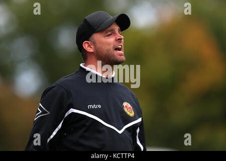 Heybridge manager jody brown durante heybridge rondoni carshalton vs Atletico, fa trofeo del calcio all'Aspen waite arena il 7 ottobre 2017 Foto Stock