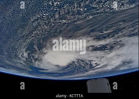 Vista dall orbita della Terra di uragano harvey che copre il golfo del Messico che si avvicina al Texas costiere 30 agosto 2017 dalla stazione spaziale internazionale. Foto Stock