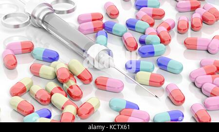 Colorato caplet e siringa, su sfondo bianco. Foto Stock