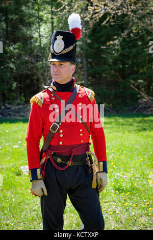 Battaglia di Longwoods rievocazione storica, guerra anglo-americano del 1812, British officer ri-enactor che posano per una foto a Delaware, Ontario, Canada. Foto Stock