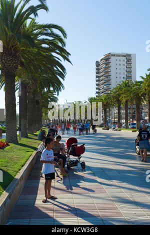 Salou, Spagna - 13 agosto 2017: Salou è una delle più grandi città turistiche in Spagna. Foto Stock