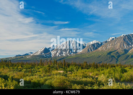 Le montagne di St. Elias si intrecchiano all'incrocio di Haines, Yukon, Canada Foto Stock