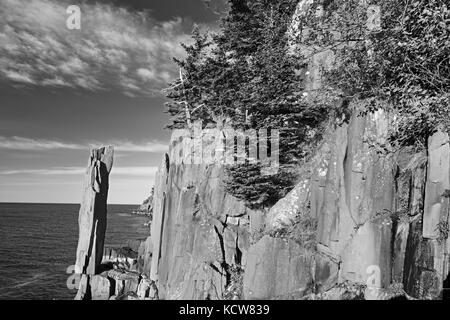 Il "Bilanciamento Rock' su St. Mary's Bay, vicino a Tiverton sull'Isola Lunga sul Digby, collo, Nova Scotia, Canada Foto Stock