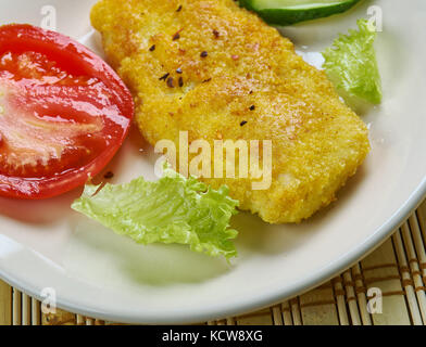 Cotoletta alla milanese - milanese di vitello, piatto italiano, una varietà popolare di cotoletta Foto Stock