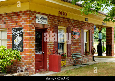 Ex Tidewater Oil Company stazione di servizio, Buckley Hall Road, Hudgins, Virginia Foto Stock