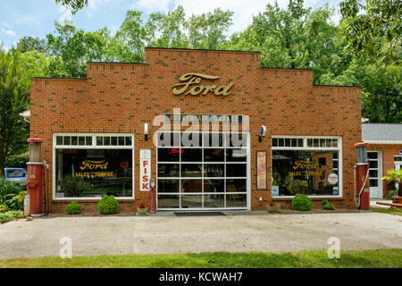 Ex Tidewater Oil Company stazione di servizio, Buckley Hall Road, Hudgins, Virginia Foto Stock