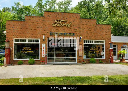 Ex Tidewater Oil Company stazione di servizio, Buckley Hall Road, Hudgins, Virginia Foto Stock