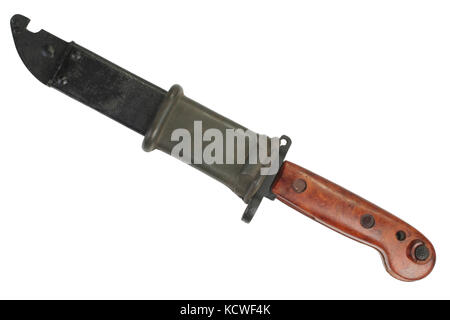 Ak 47 a baionetta sciabola e isolato su bianco Foto Stock