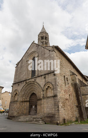 SAINT-Leonard de Noblat, Francia - 22 luglio 2017: Il vecchio sportello anteriore della Collegiata di Saint-Léonard-de-Noblat sul Camino de Santiago, la Foto Stock