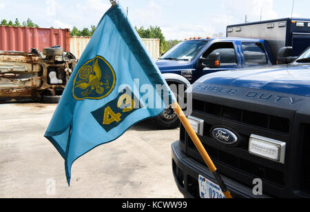 Carolina del sud guardie nazionali dal xliii civile il team di supporto, insieme con i loro veicoli di ricognizione, partecipare a vigili carter 17 a Fort Gordon, georgia, marzo 27. vigili carter 17 è una comune formazione regionale esercizio fornendo la Carolina del Sud la guardia nazionale la possibilità di migliorare la cooperazione e le relazioni con gli enti locali e regionali di stato civile, militare e partner federale in preparazione per le emergenze e di eventi catastrofici. (L'esercito degli Stati Uniti Guardia nazionale foto di Sgt. tashera pravato/108th pad) Foto Stock