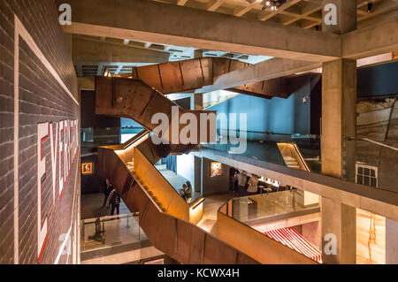 Interno di Mona a Hobart, in Tasmania che mostra la sua singolare architettura e costruzione. Foto Stock