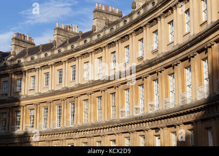 Dettaglio di edifici in stile georgiano del Circus progettato da John Wood, bagno, Somerset, Inghilterra, Regno Unito, Europa Foto Stock