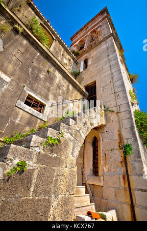 Etno villaggio od skrip vista di architettura, isola di Brac Dalmazia, Croazia Foto Stock