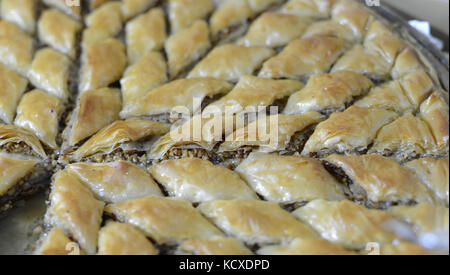 Immagine di un bagno turco Ramadan Dessert Baklava con noci Foto Stock