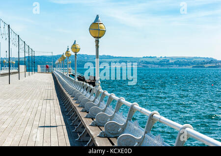 La principessa pier, Torquay, Torbay, Inghilterra, guardando in giù al molo sul mare verso paignton e Brixham Foto Stock