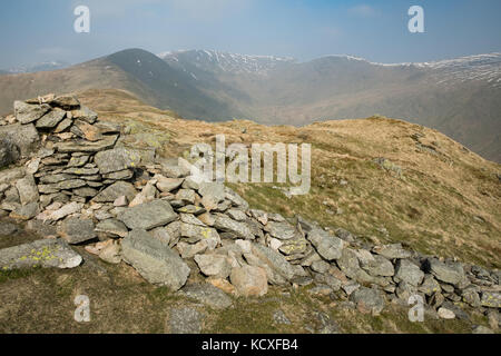 Fairfield Horseshoe dalla cima di Heron Pike. In ordine dalla cima: Great Rigg, Fairfield, Hart Crag, dove Crag, Lake District National Park, UK Foto Stock