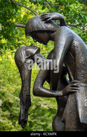 Romeo e Giulietta statua in bronzo vicino al Delacorte Theater di Central Park. Manhattan, New York City Foto Stock