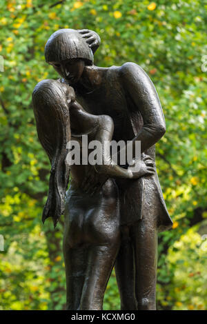 Romeo e Giulietta statua in bronzo vicino al Delacorte Theater di Central Park. Manhattan, New York City Foto Stock