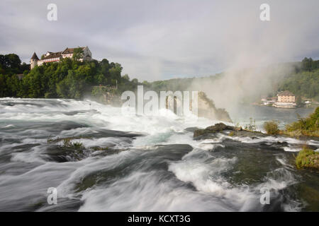 Rheinfall (Cascate del Reno) cascata, castello Schloss Laufen, Neuhausen am Rheinfall, , Schaffhausen, Svizzera Foto Stock