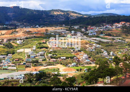 Città di dalat, vista dalla collina di Robin, dalat, Lam Dong, Vietnam. da lat è uno dei più belli e la famosa città in Viet Nam Foto Stock