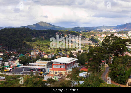 Città di dalat, vista dalla collina di Robin, dalat, Lam Dong, Vietnam. da lat è uno dei più belli e la famosa città in Viet Nam Foto Stock