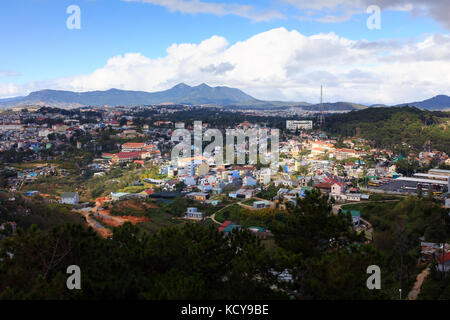 Città di dalat, vista dalla collina di Robin, dalat, Lam Dong, Vietnam. da lat è uno dei più belli e la famosa città in Viet Nam Foto Stock