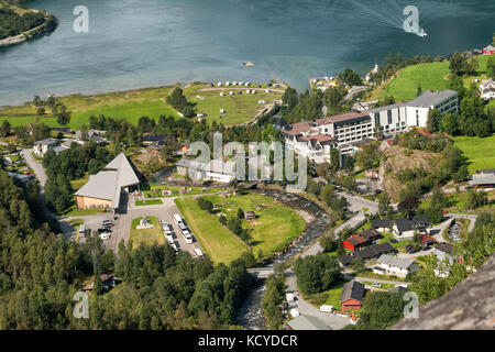 Vista dall'alto di geiranger cittadina sulle rive del geirangerfjord. Norvegia Foto Stock