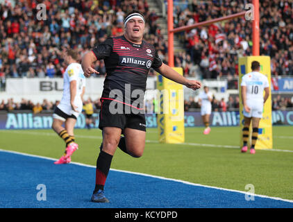 Saracens Jamie George festeggia dopo aver segnato i suoi lati seconda prova del gioco durante la partita Aviva Premiership ad Allianz Park, Londra. Foto Stock