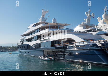 Yacht a motore Anastasia ormeggiato a Port Vauban, Antibes, Costa Azzurra, Provenza-Alpi-Costa Azzurra, Francia. Foto Stock