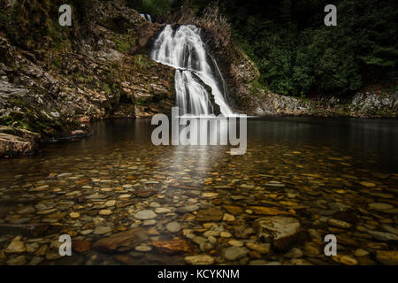 Cascata in Coed Y Brenin in Galles, Regno Unito Foto Stock